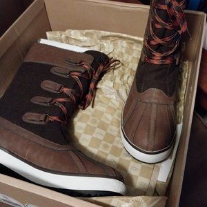 Ugg Boots Suze 9, Tommy Hilfiger Coat LG, Wood Desk and Chair.